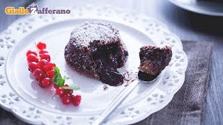 Tortino di cioccolato con cuore fondente  Ricetta in 1 minuto [upl. by Bernete]