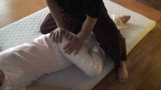 Thai massage タイ古式マッサージ「人気店の技」part1 [upl. by Allyce568]