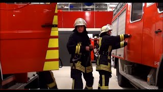 Nochmaaal  Bei der Feuerwehr  Baum auf der Straße [upl. by Eirtemed123]