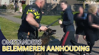 POLITIE  Omstanders belemmeren aanhouding  Inzet politiehond  Politie Almere [upl. by Eecram]