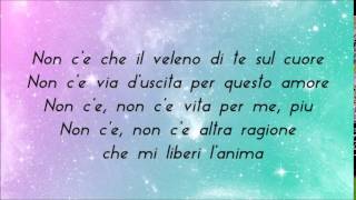 Laura Pausini  Non Cè lyrics [upl. by Oinotnanauj]