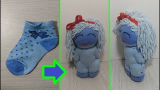 como hacer una muñeca con una media reciclaje de calcetines [upl. by Erapsag]