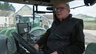 Un agriculteur assure le déneigement des routes de 13 communes en Côte dOr [upl. by Blankenship982]